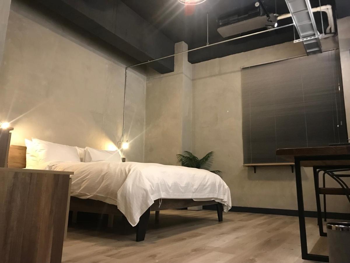 The Retro Tai-Pan Hotel Тайнан Екстериор снимка