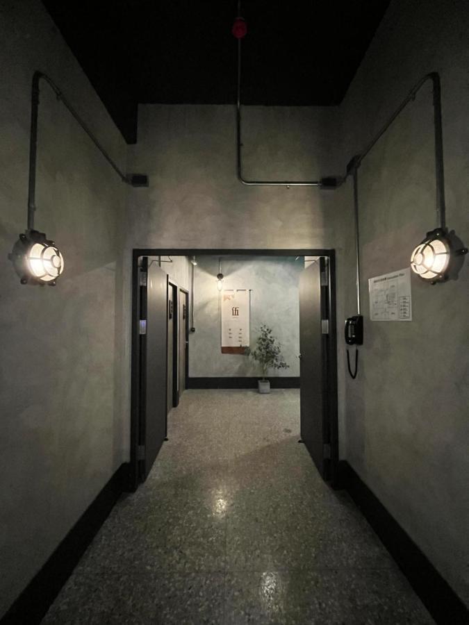 The Retro Tai-Pan Hotel Тайнан Екстериор снимка