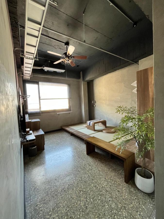 The Retro Tai-Pan Hotel Тайнан Екстериор снимка